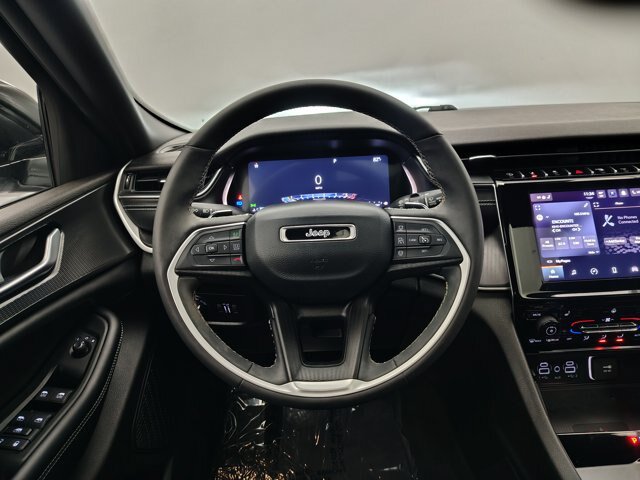 Used 2023 Jeep Grand Cherokee Altitude AWD/4WD image 38