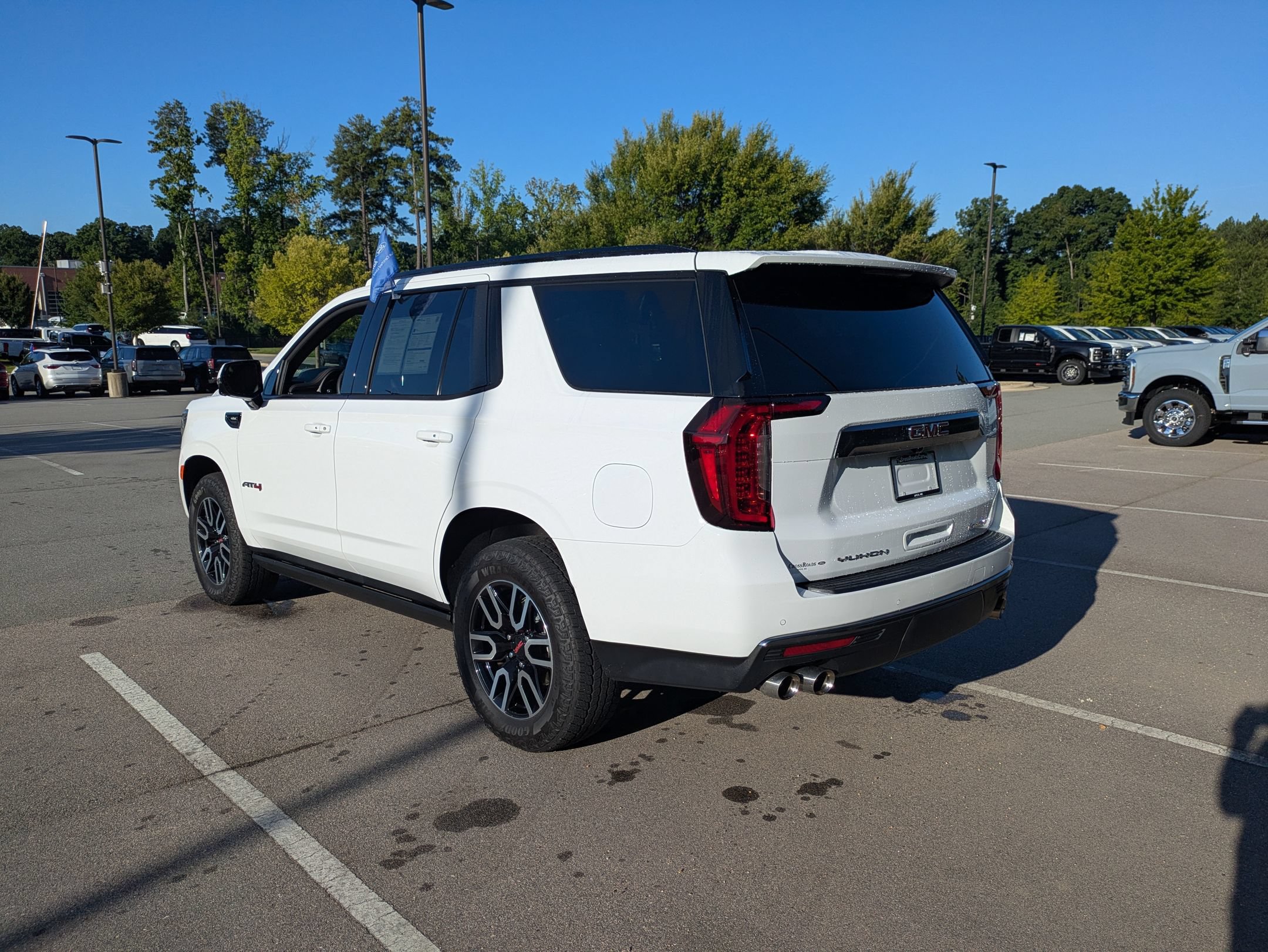 Used 2024 GMC Yukon AT4 w/ Technology Package AWD/4WD image 6
