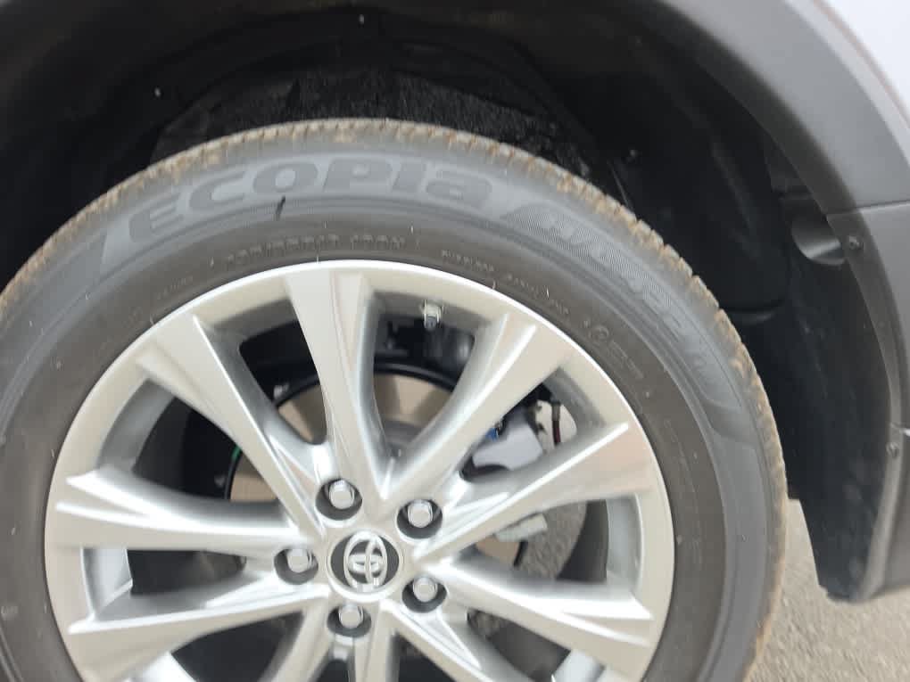 Used 2018 Toyota RAV4 Limited AWD/4WD image 16