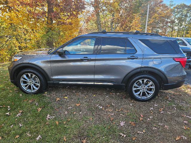 Certified 2022 Ford Explorer XLT w/ Equipment Group 202A image 8