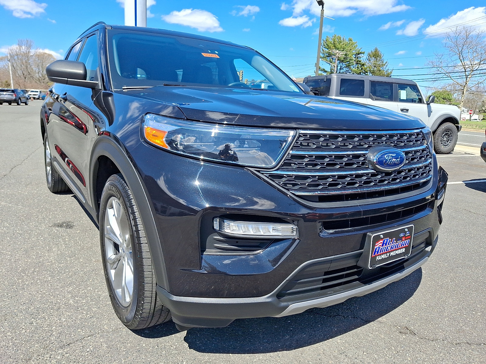 Certified 2022 Ford Explorer XLT w/ Equipment Group 202A AWD/4WD image 2