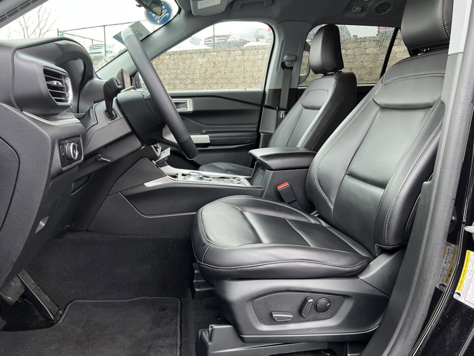 Certified 2023 Ford Explorer XLT w/ Equipment Group 202A image 10