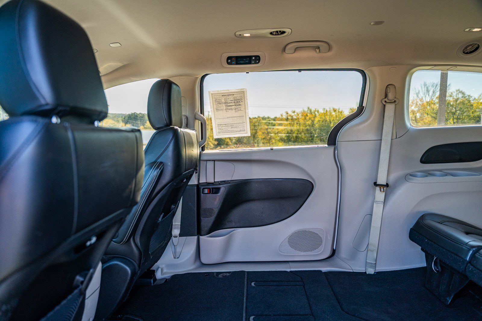 Used 2023 Chrysler Pacifica Touring-L image 18