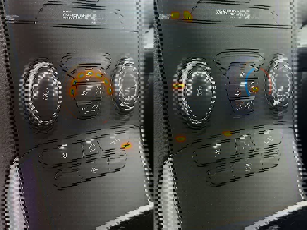 Certified 2019 Ford Edge SE image 21