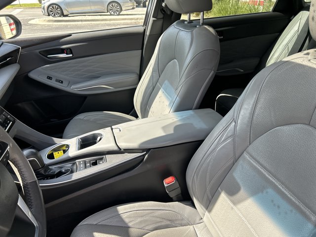 Used 2019 Toyota Avalon Limited FWD image 16