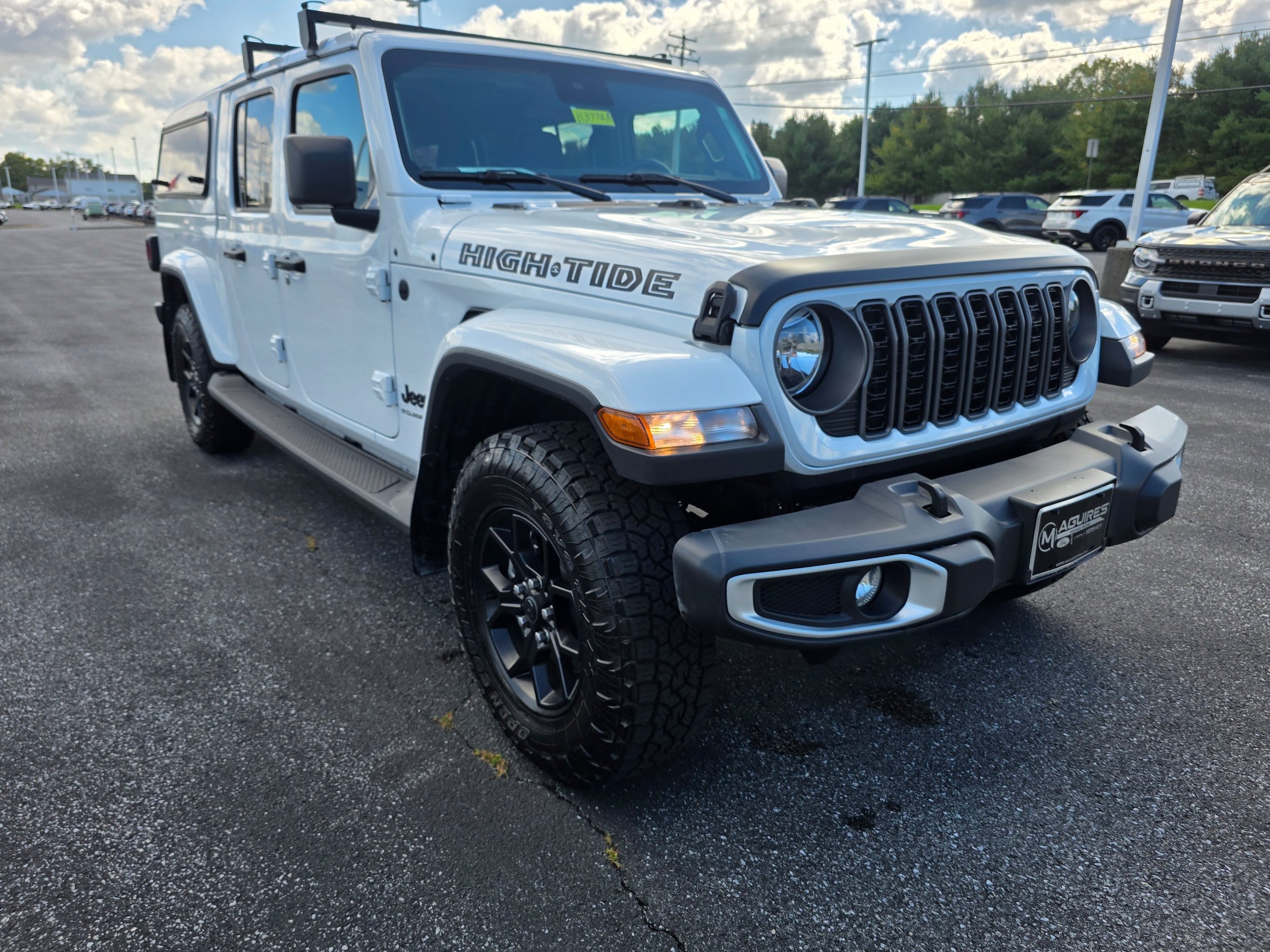 Used 2025 Jeep Gladiator Sport AWD/4WD image 7