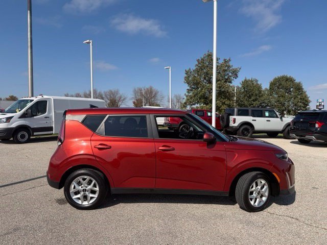 Used 2024 Kia Soul LX w/ LX Technology Package FWD image 10