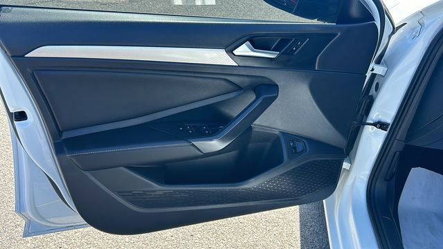 Used 2022 Volkswagen Jetta Sport image 16