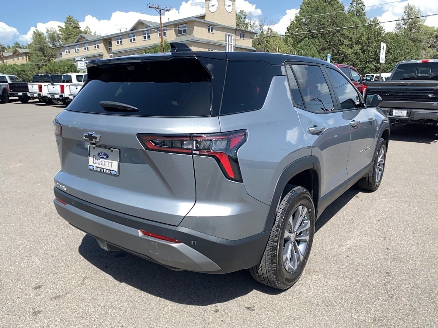 Used 2026 Chevrolet Equinox LT w/ Safety and Technology Package FWD image 4