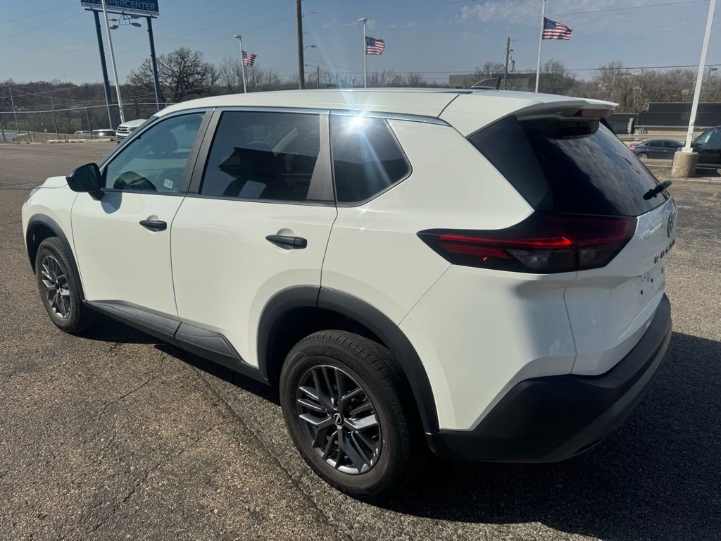 Used 2023 Nissan Rogue S image 5