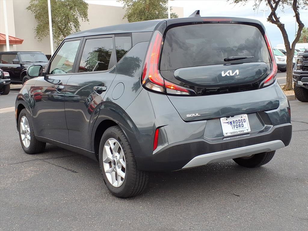 Used 2023 Kia Soul LX w/ LX Technology Package image 5