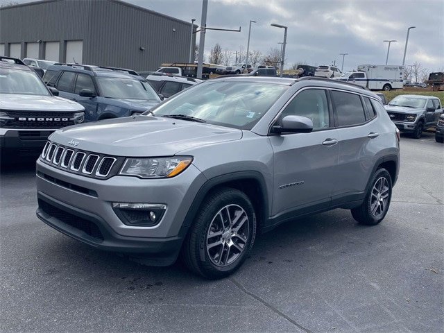 Used 2019 Jeep Compass Latitude FWD image 3