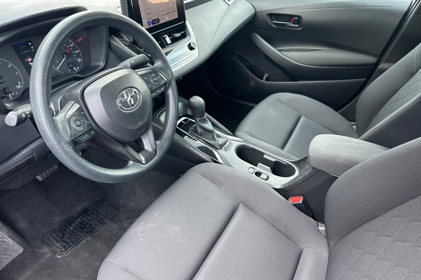 Used 2024 Toyota Corolla LE FWD image 9