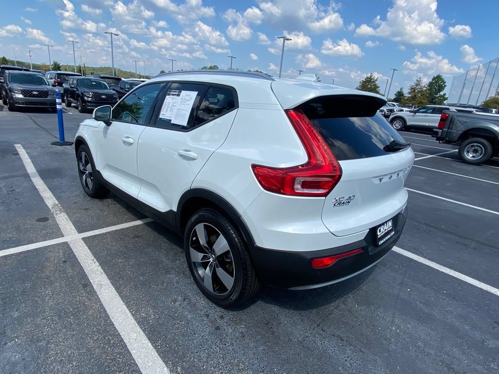 Used 2021 Volvo XC40 T4 Momentum FWD image 5