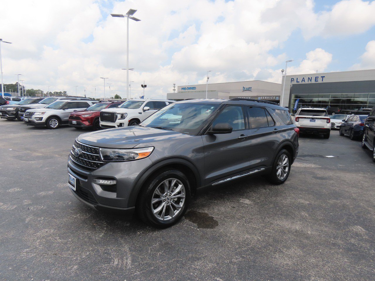 Certified 2022 Ford Explorer XLT w/ Equipment Group 202A RWD image 2