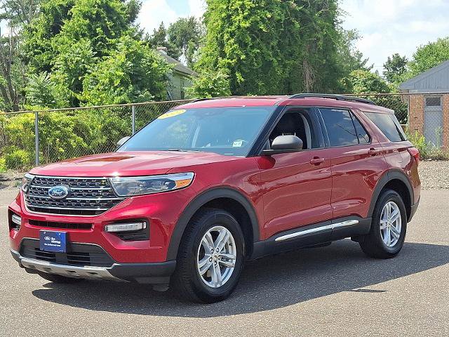 Certified 2022 Ford Explorer XLT w/ Equipment Group 202A image 3