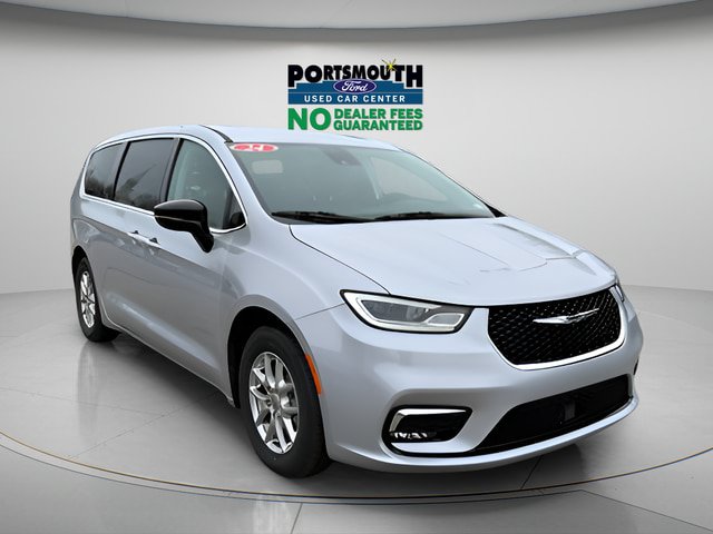 Used 2024 Chrysler Pacifica Touring-L FWD image 24