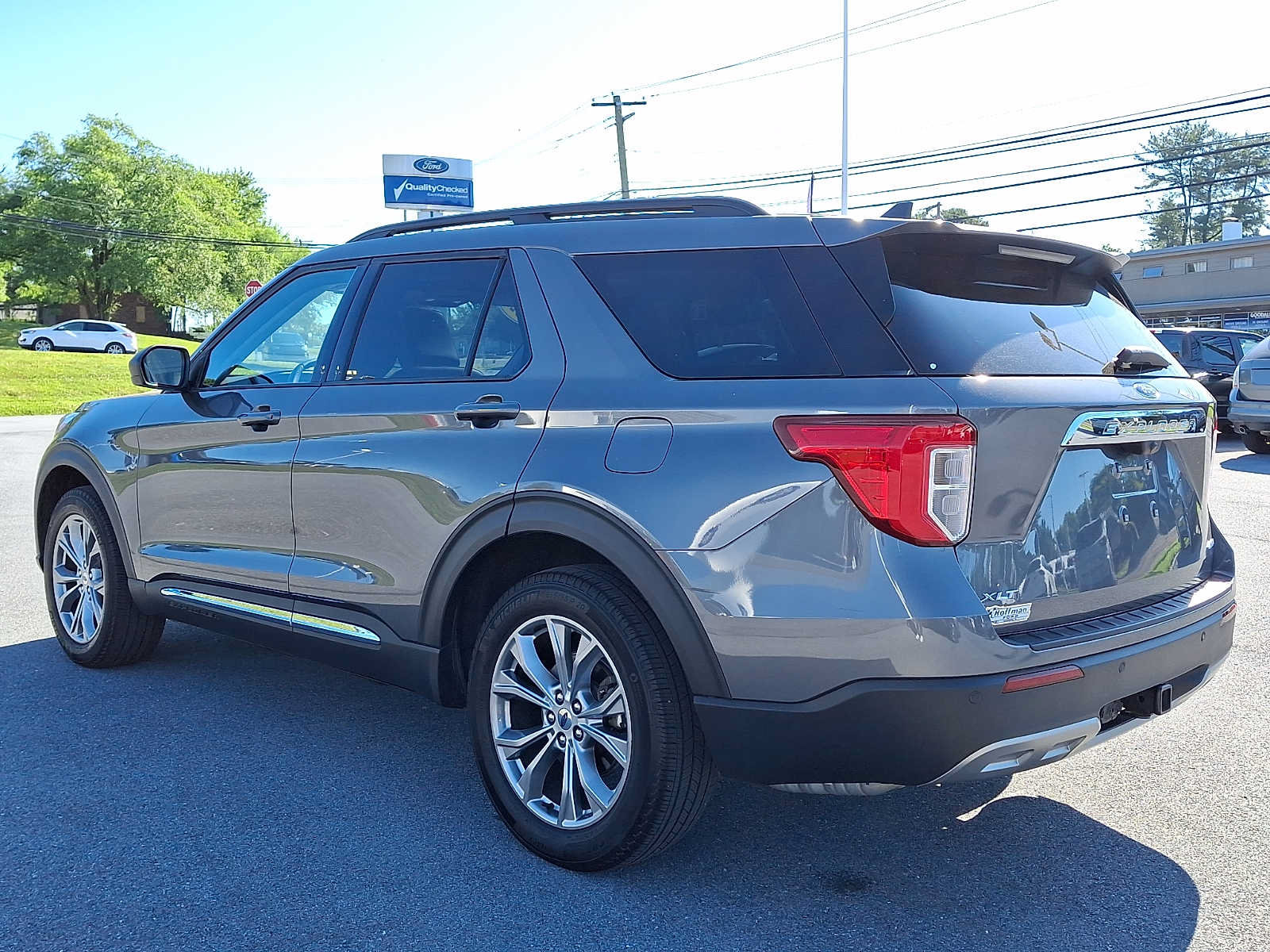 Certified 2023 Ford Explorer XLT w/ Equipment Group 202A AWD/4WD image 4