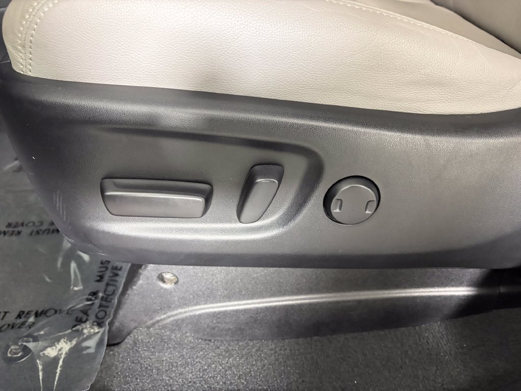 Used 2020 Toyota Sienna Limited Premium w/ Carpet Mat Package FWD image 14
