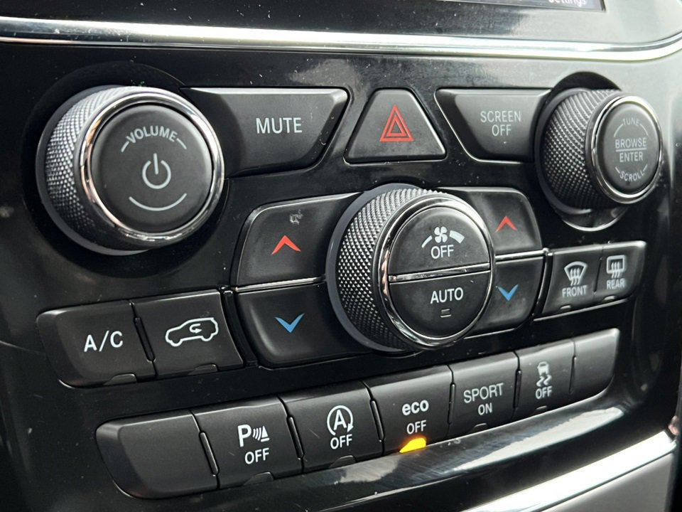 Used 2022 Jeep Grand Cherokee Laredo X image 26