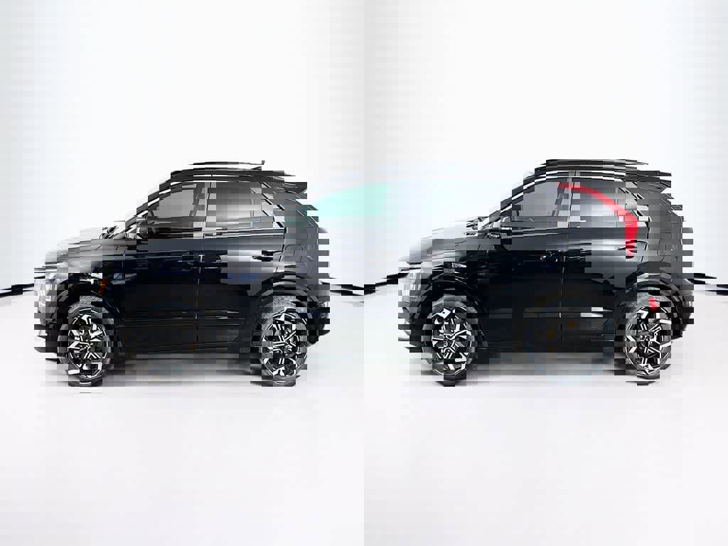 Used 2024 Kia Niro EX Touring image 2