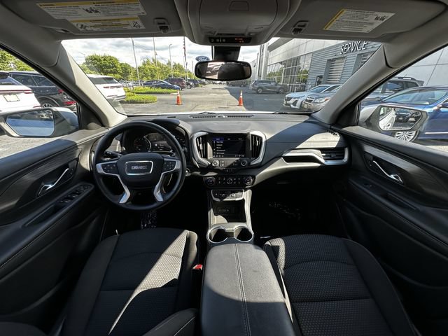 Used 2022 GMC Terrain SLE w/ Driver Convenience Package AWD/4WD image 3