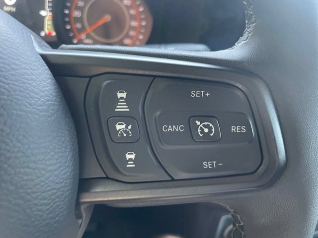 Used 2025 Jeep Gladiator Mojave w/ Convenience Group AWD/4WD image 20