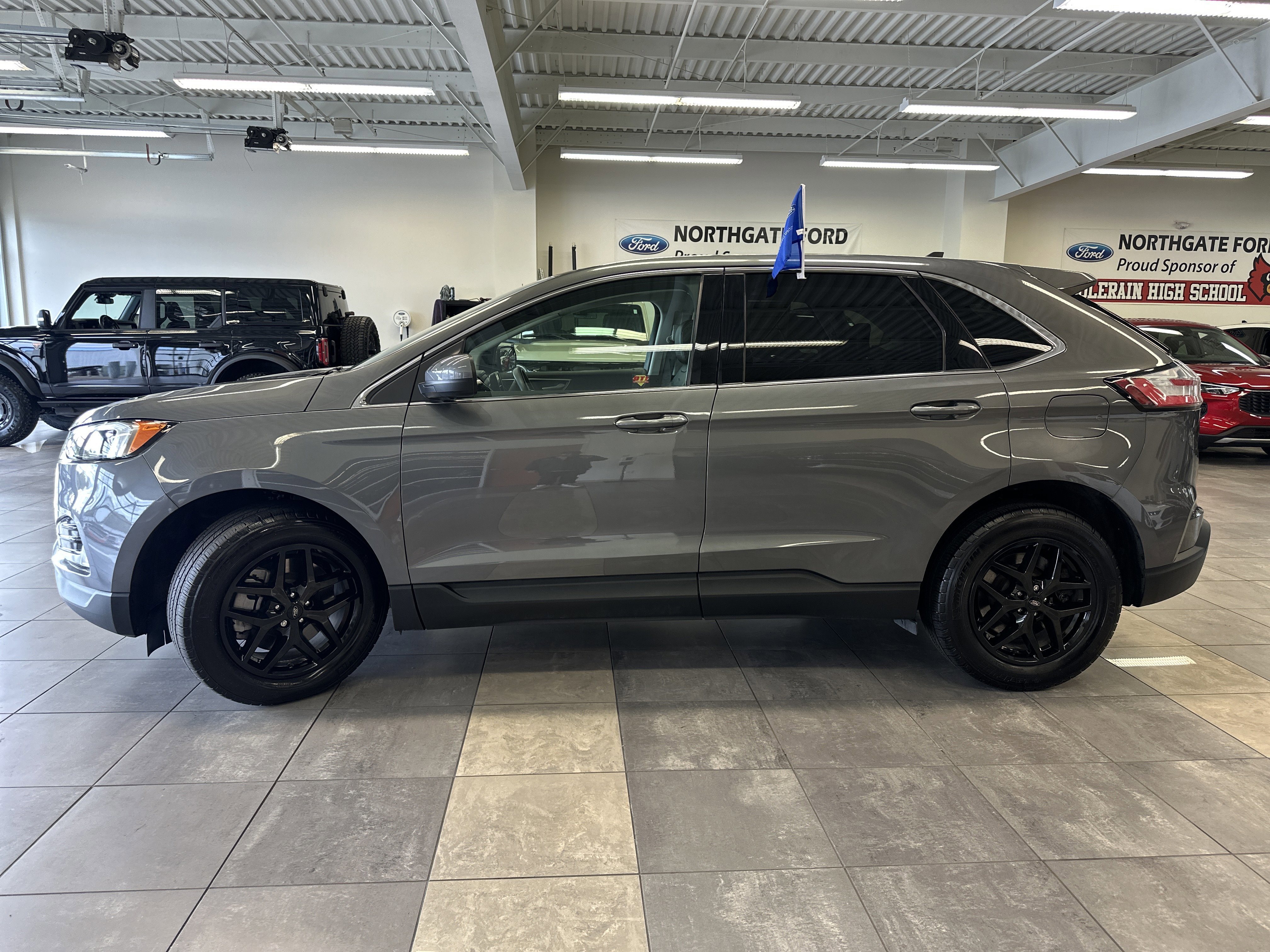 Certified 2023 Ford Edge SEL w/ Convenience Package image 2