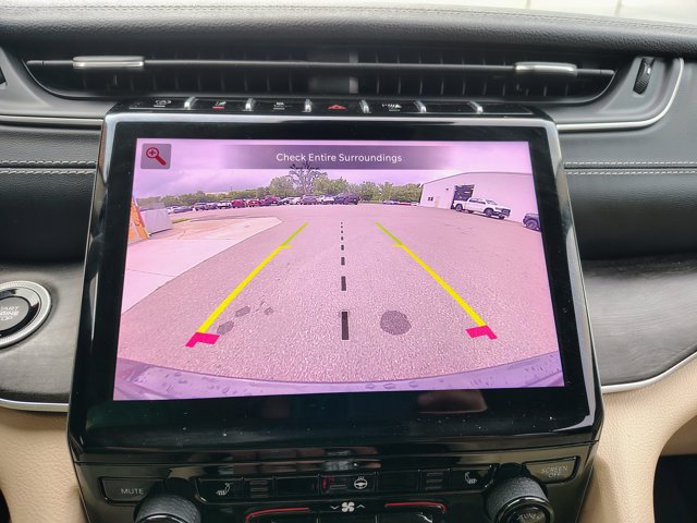 Used 2022 Jeep Grand Cherokee Limited AWD/4WD image 4
