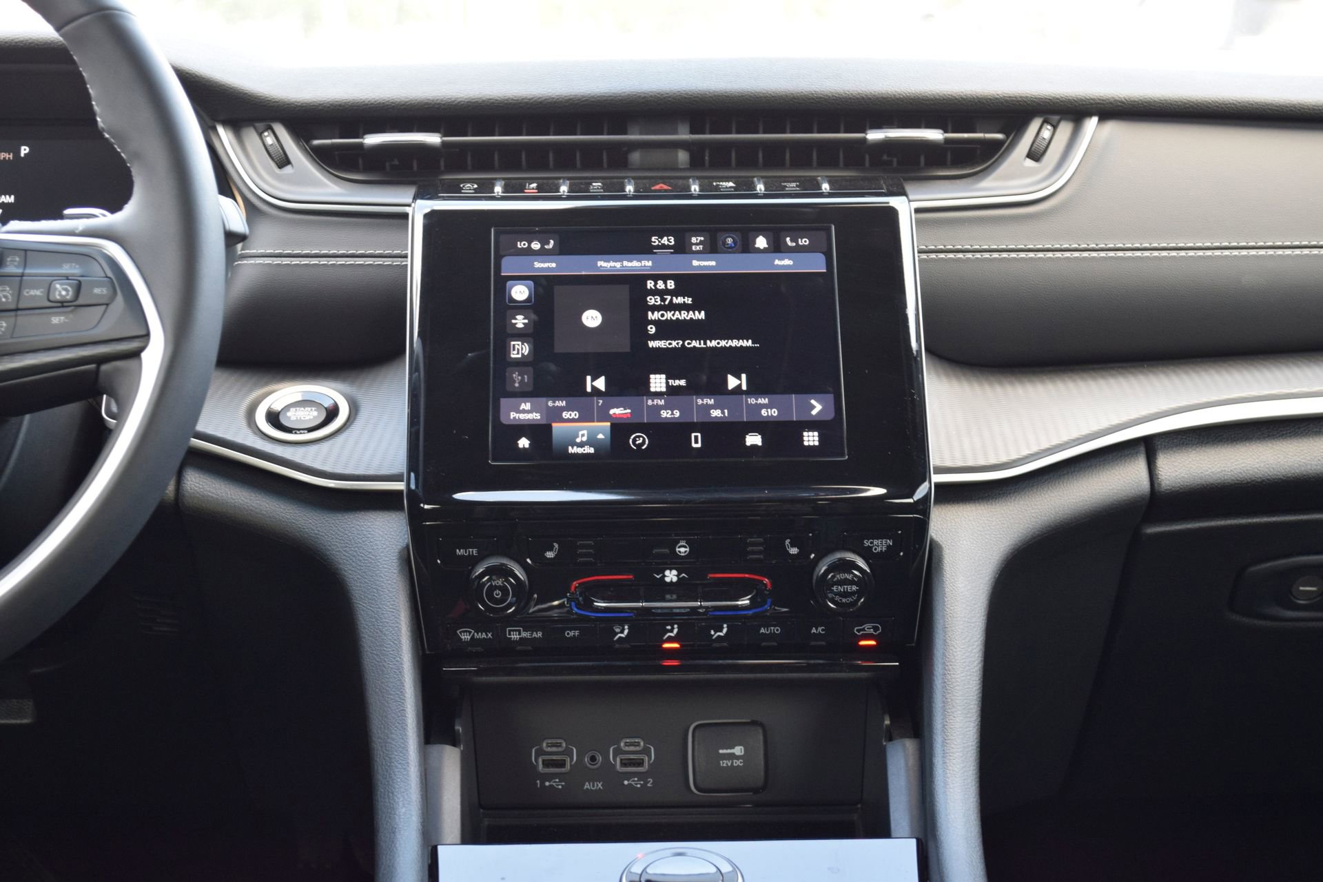 Used 2023 Jeep Grand Cherokee L Laredo image 11