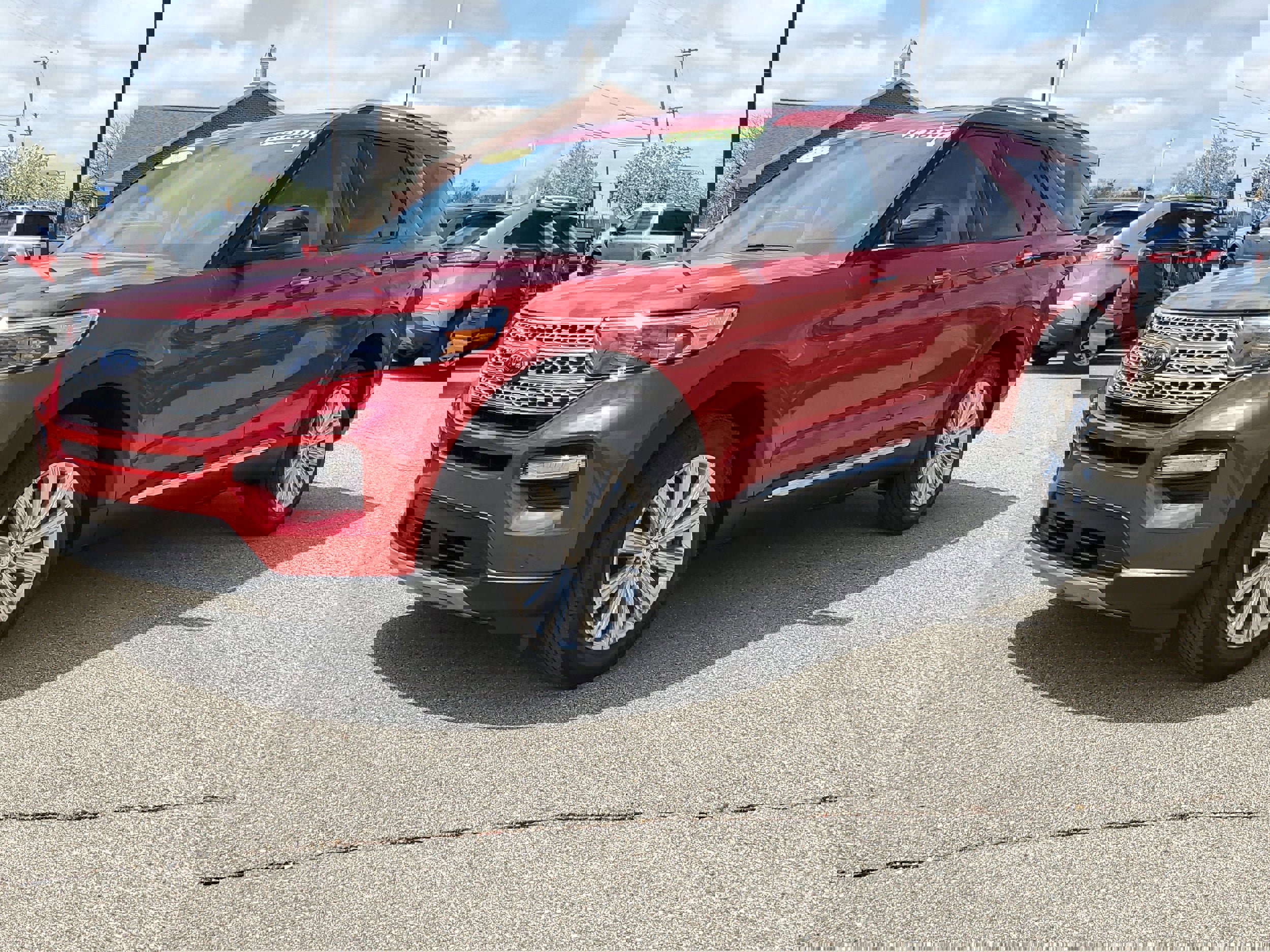 Certified 2022 Ford Explorer Limited w/ Hybrid Equipment Group 310A image 2