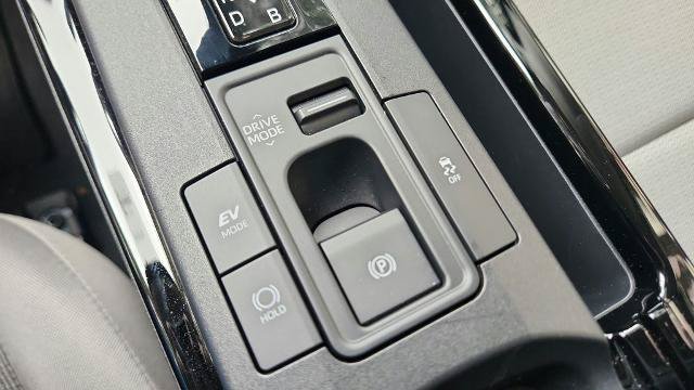 Used 2026 Toyota Prius LE FWD image 17