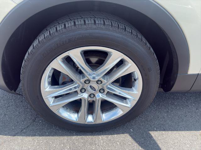 Certified 2018 Ford Explorer XLT w/ Equipment Group 201A AWD/4WD image 11