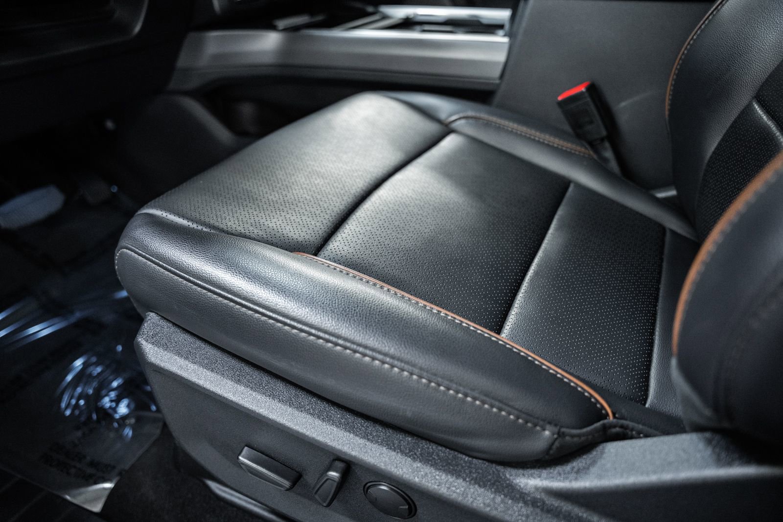 Certified 2025 Ford F250 Lariat w/ Black Appearance Package image 43