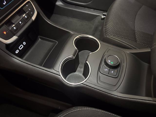 Used 2024 GMC Terrain SLE FWD image 29