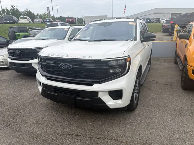 Certified 2025 Ford Expedition Active AWD/4WD image 9