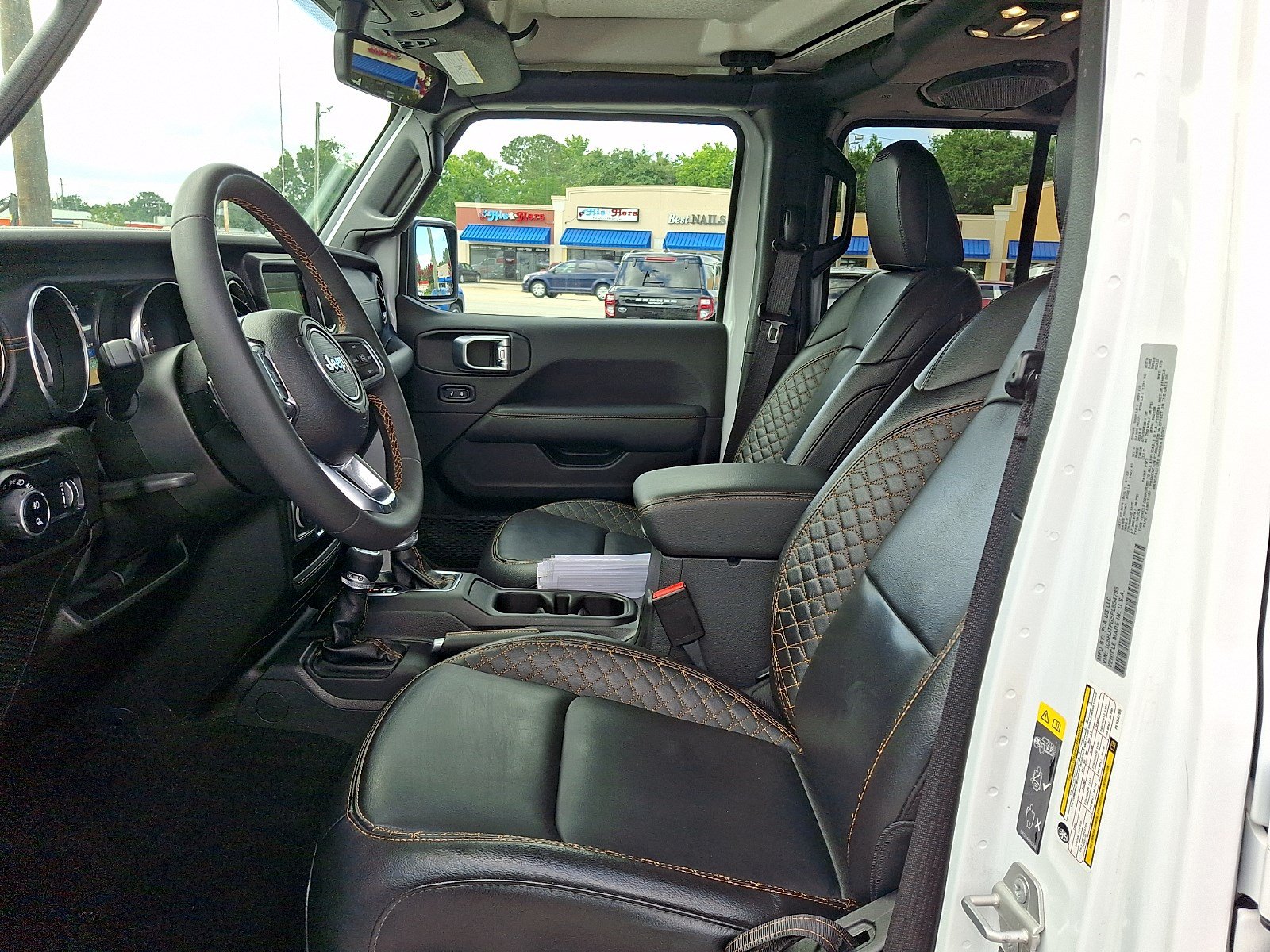 Used 2023 Jeep Gladiator Overland AWD/4WD image 12