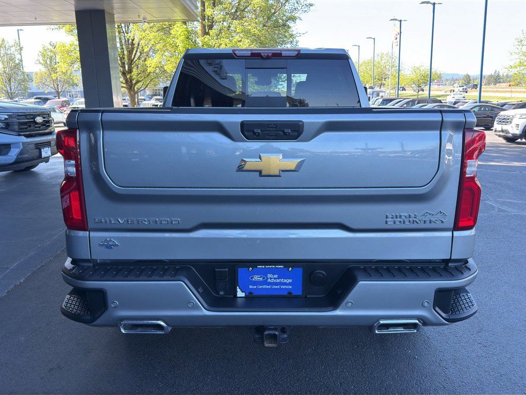 Used 2025 Chevrolet Silverado 1500 High Country w/ Technology Package AWD/4WD image 15
