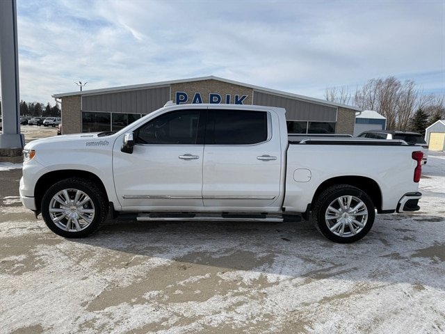 Used 2023 Chevrolet Silverado 1500 High Country w/ High Country Premium Package AWD/4WD image 3