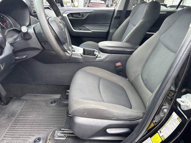 Used 2022 Toyota RAV4 LE FWD image 17