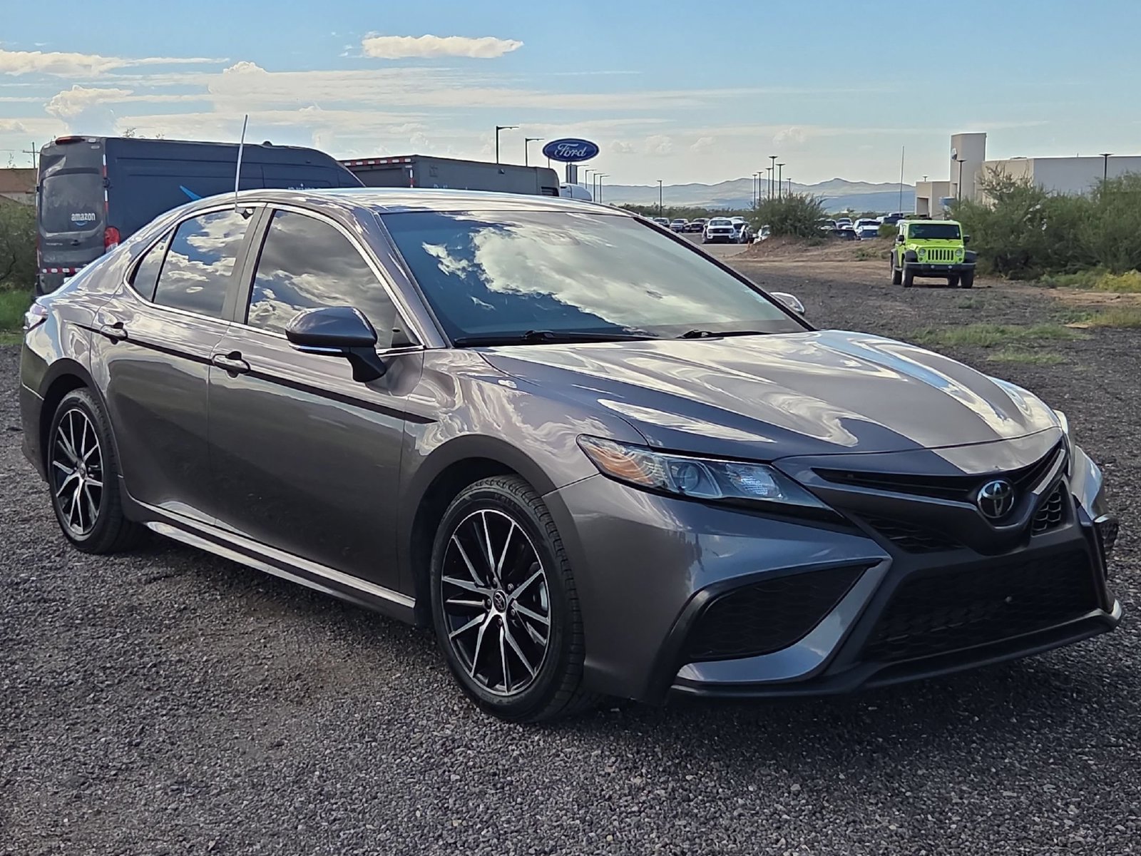 Used 2022 Toyota Camry SE FWD image 3