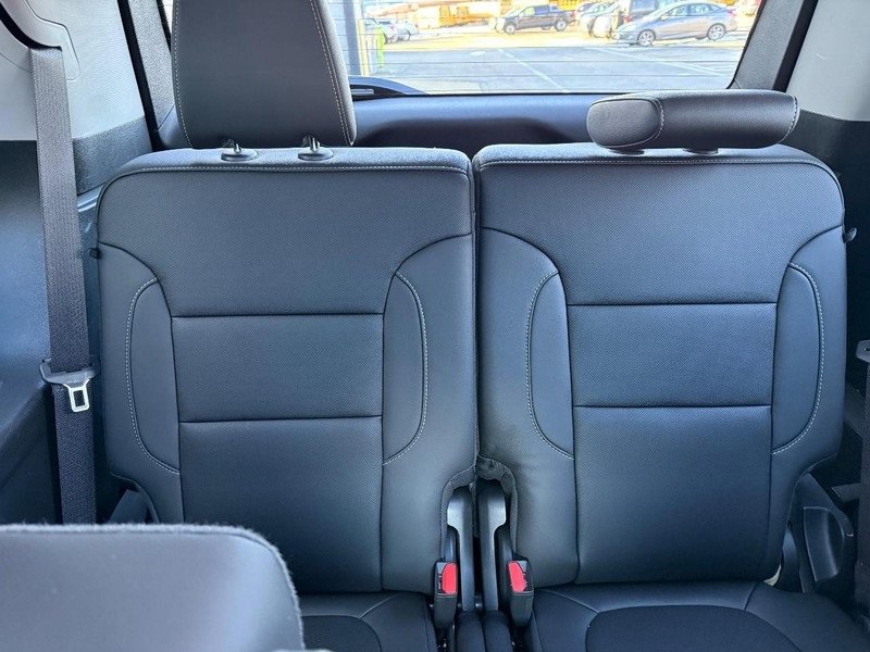 Used 2023 GMC Acadia SLT w/ Elevation Edition image 10