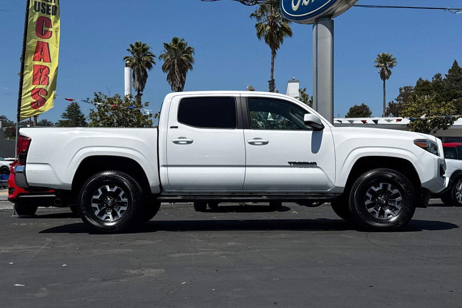 Used 2018 Toyota Tacoma SR5 RWD image 24