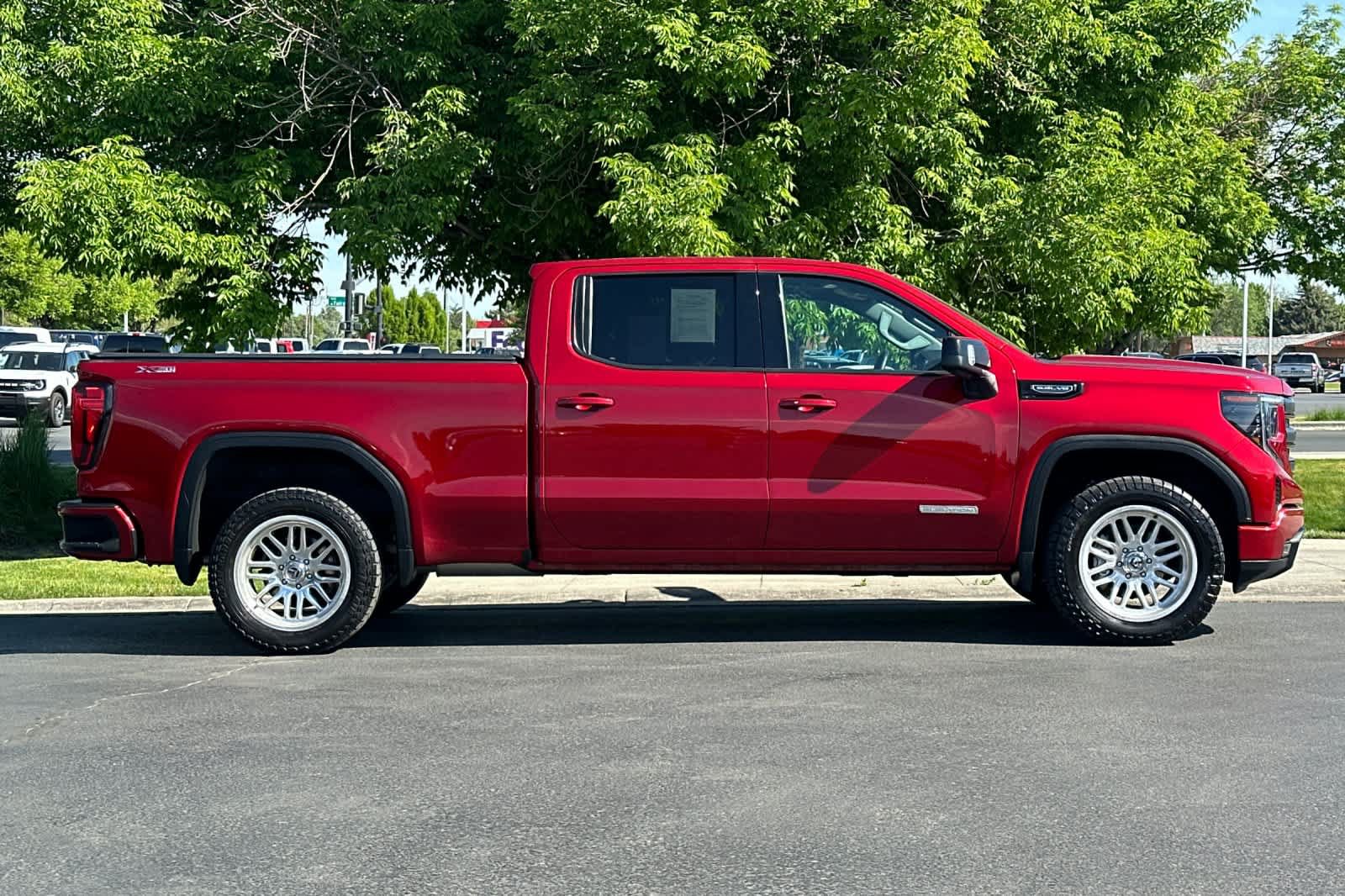 Used 2023 GMC Sierra 1500 Elevation w/ Elevation Premium Package AWD/4WD image 8