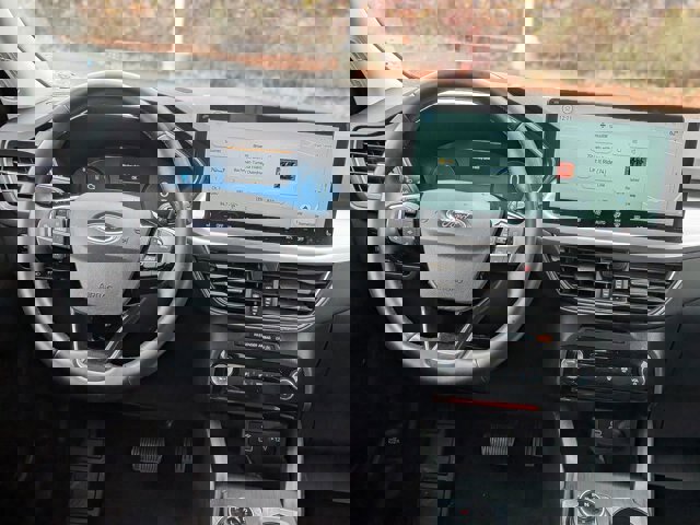 Certified 2024 Ford Escape SE w/ PHEV Premium Package image 31