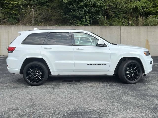 Used 2019 Jeep Grand Cherokee Altitude AWD/4WD image 2