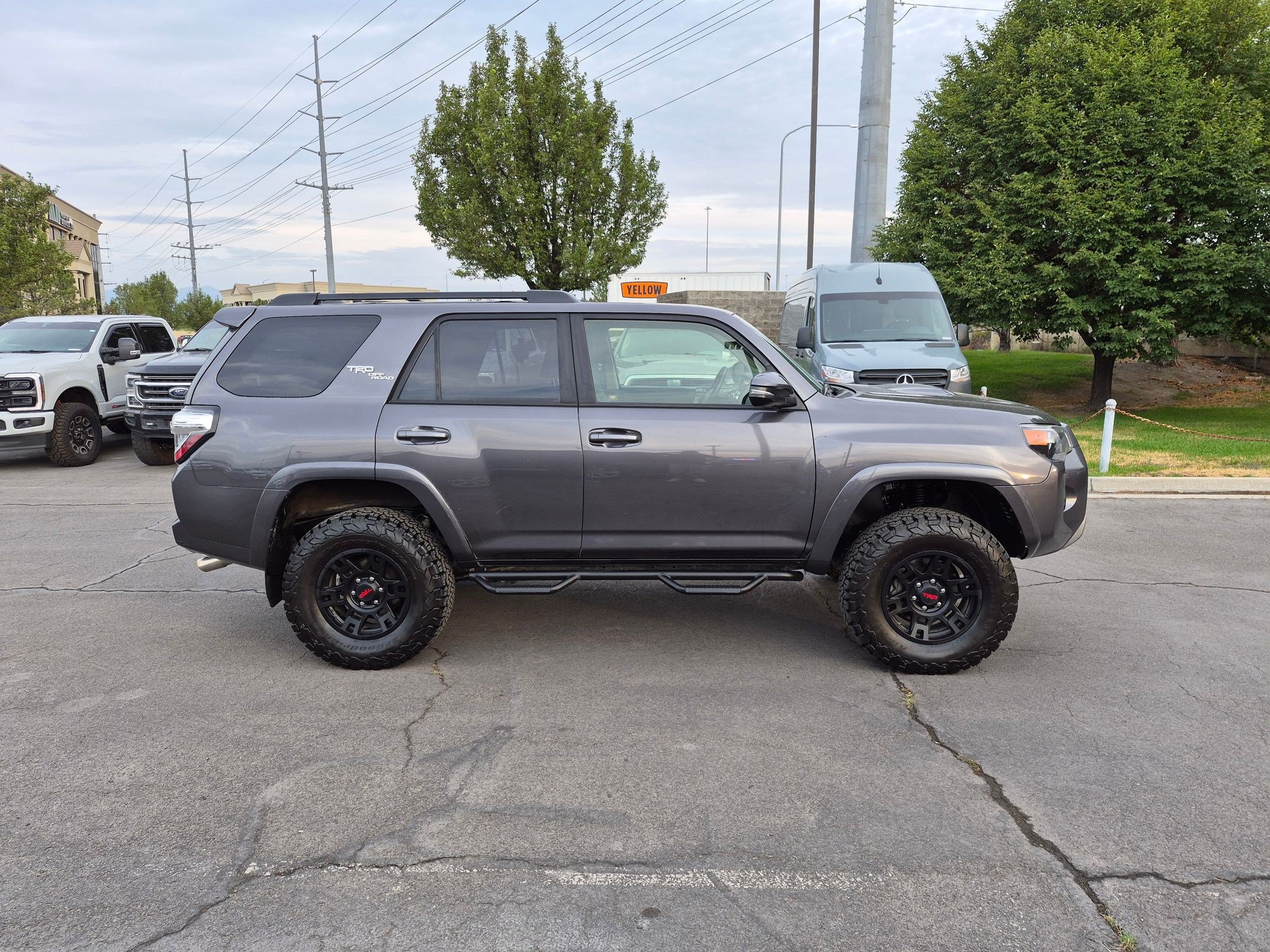 Used 2019 Toyota 4Runner TRD Off-Road Premium AWD/4WD image 2