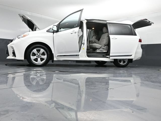 Used 2018 Toyota Sienna LE FWD image 53