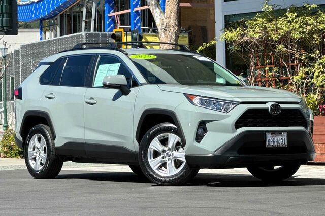 Used 2020 Toyota RAV4 XLE w/ XLE Grade Weather Package image 2