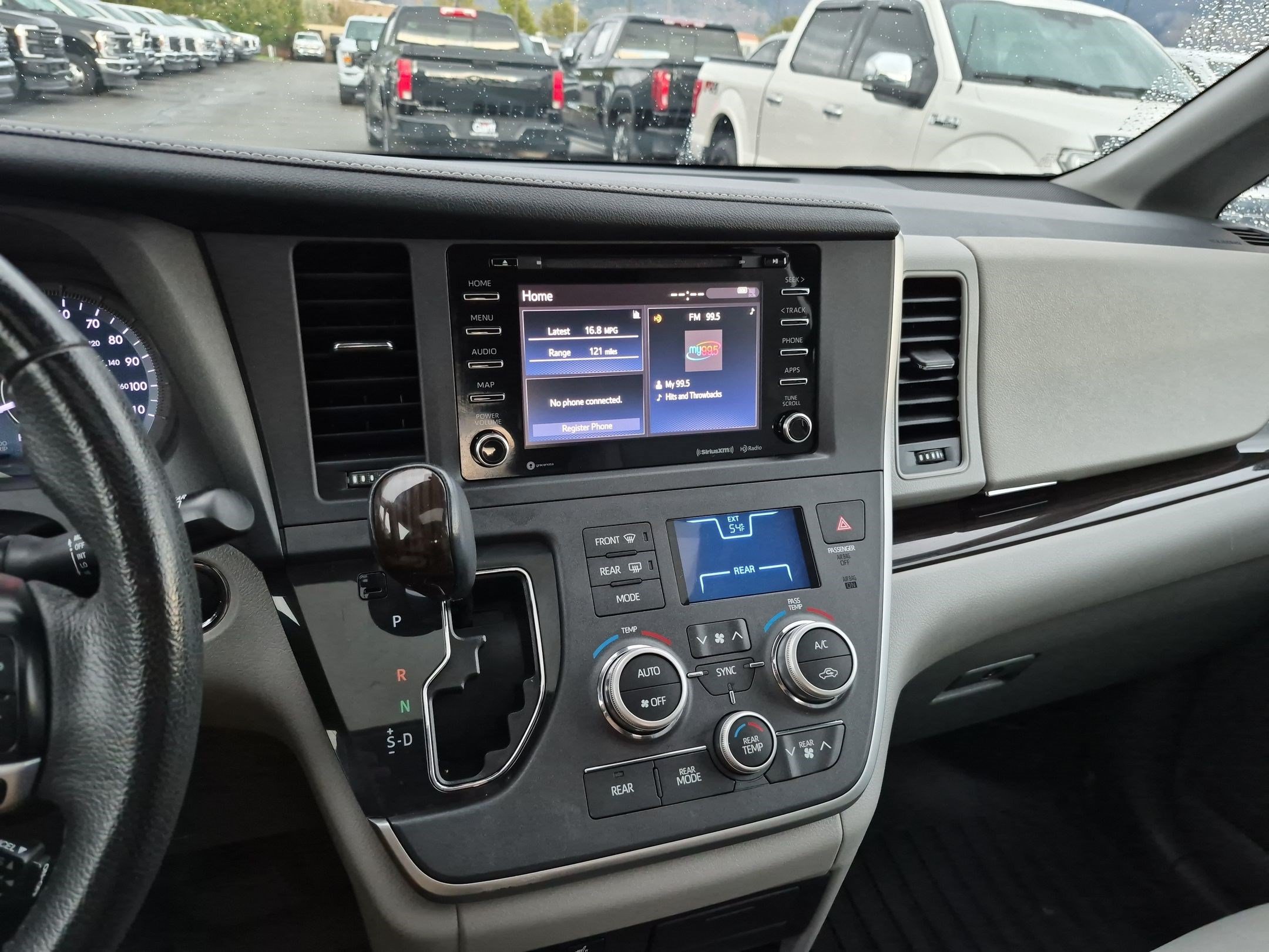 Used 2020 Toyota Sienna XLE FWD image 28